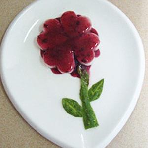 Cách làm bánh khoai mì hình cỏ 4 lá