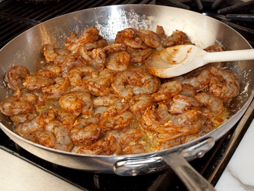 Bánh khoai mì viên sắc màu thơm nức mũi