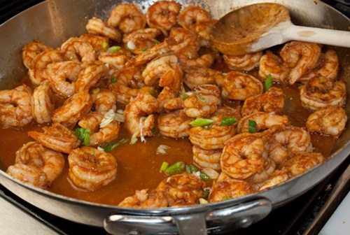 Bánh khoai mì viên sắc màu thơm nức mũi