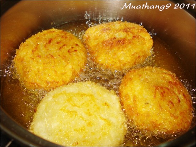 Bánh khoai tây bọc thịt