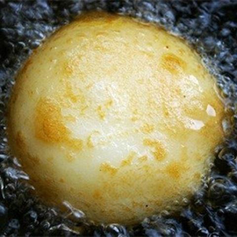 Cách làm bánh khoai tây bọc trứng