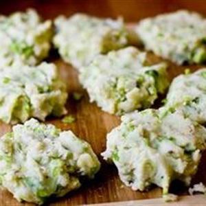 Cách làm bánh khoai tây cải bắp chiên