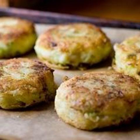 Cách làm bánh khoai tây cải bắp chiên