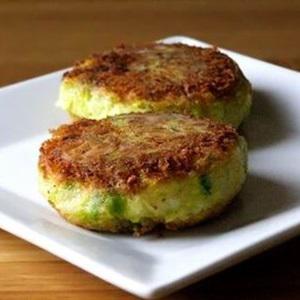 Cách làm bánh khoai tây cải bắp chiên