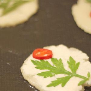 Cách làm bánh khoai tây chiên hình hoa lá