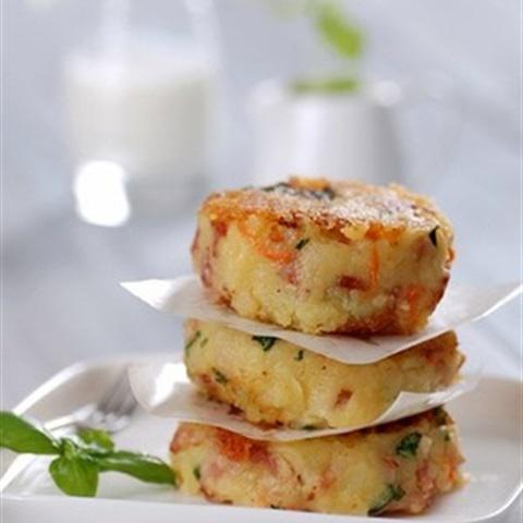 Cách làm bánh khoai tây chiên thịt xông khói