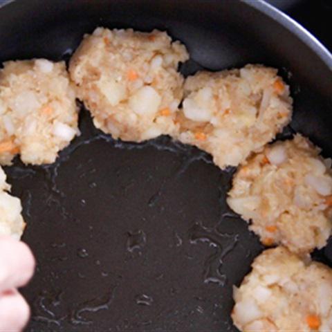 Cách làm bánh khoai tây gà chiên