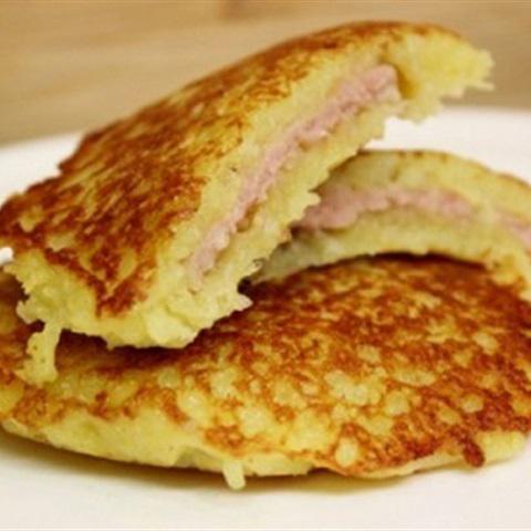 Cách làm bánh khoai tây kẹp thịt