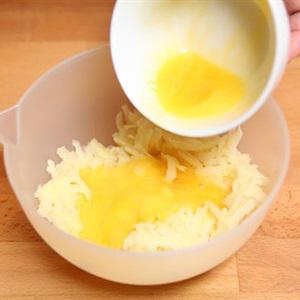 Cách làm bánh khoai tây trứng