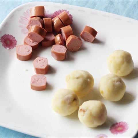 Cách làm bánh khoai tây xúc xích chiên giòn