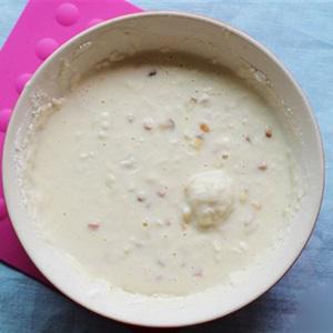 Cách làm bánh khoai tây xúc xích chiên giòn