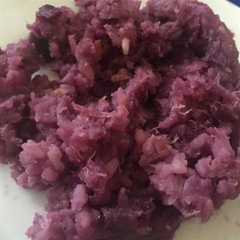 Cách làm bánh khoai tím nho khô