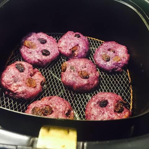 Cách làm bánh khoai tím nho khô