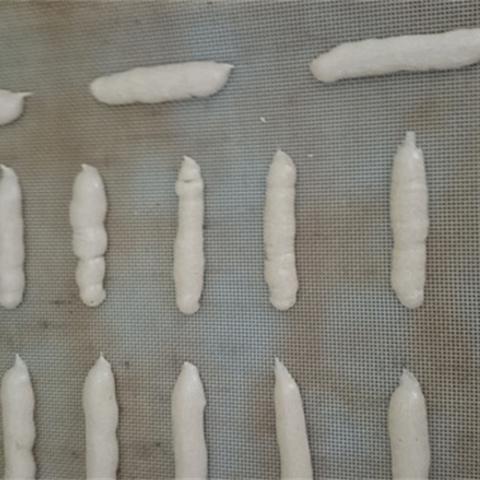 Cách làm bánh lưỡi mèo hương cà phê