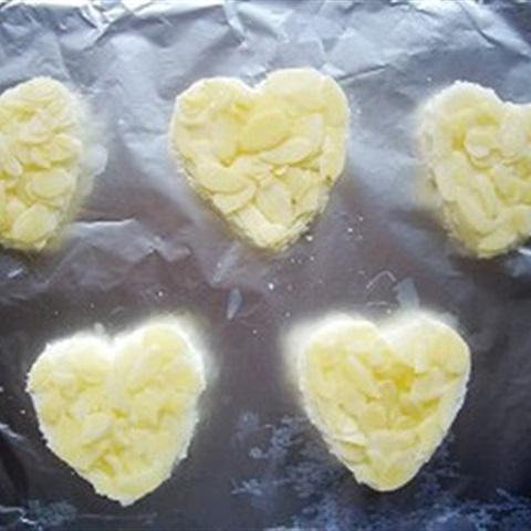 Cách làm bánh mì bơ hạnh nhân