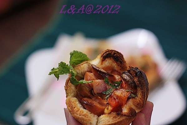 Bánh mì bỏ lò với xúc xích và Jambon