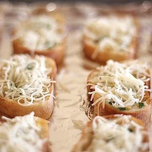 Cách làm bánh mì bơ tỏi nướng giòn