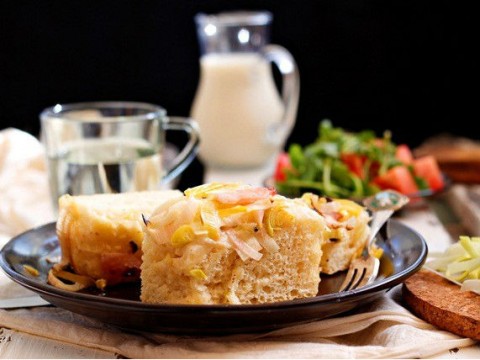 Bánh mì boa-rô và thịt xông khói