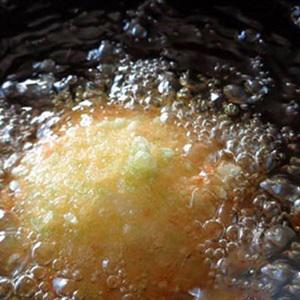 Cách làm bánh mì bọc cơm chiên