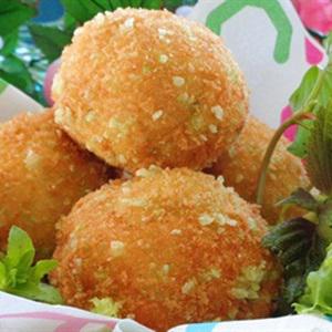 Cách làm bánh mì bọc cơm chiên