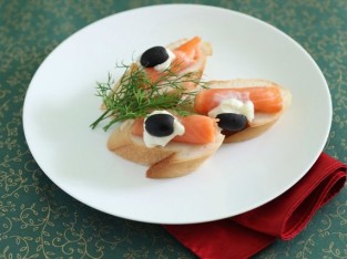 Bánh mì cá hồi sốt sữa chua