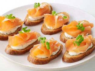 Bánh mì cá hồi xông khói nướng