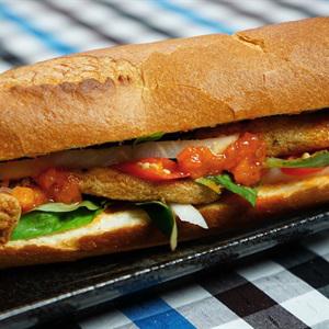 Cách làm bánh mì chả cá phèn