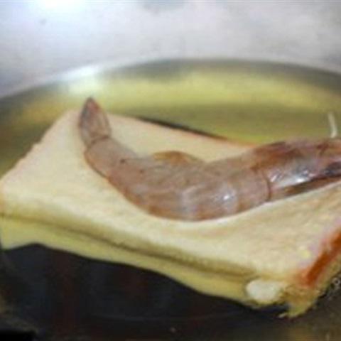 Cách làm bánh mì chiên tôm
