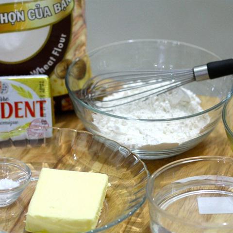 Cách làm bánh mì chiên xúc xích