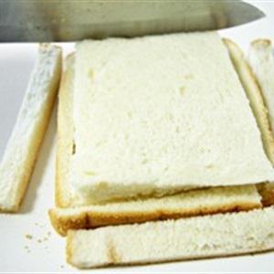 Cách làm bánh mì cuộn dâu tây