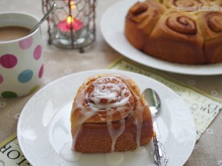 Bánh mì cuộn quế