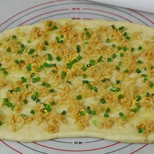 Cách làm bánh mì cuộn với chà bông