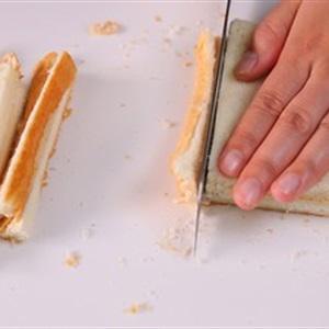 Cách làm bánh mì cuộn xúc xích