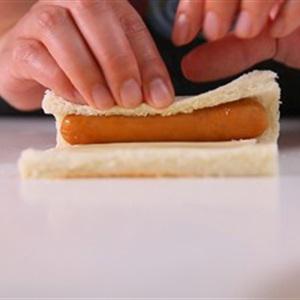 Cách làm bánh mì cuộn xúc xích