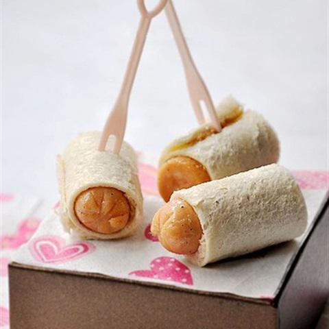 Cách làm bánh mì cuộn xúc xích bơ