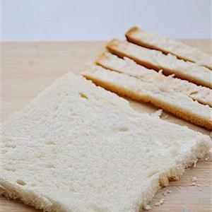 Cách làm bánh mì cuộn xúc xích bơ