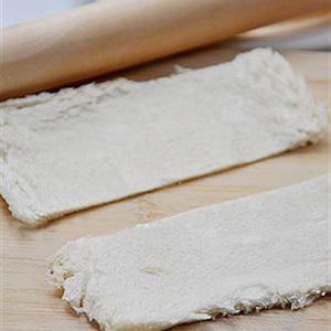 Cách làm bánh mì cuộn xúc xích bơ