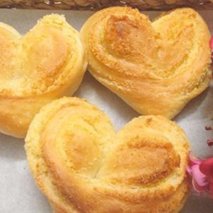 Cách làm bánh mì dừa hình trái tim