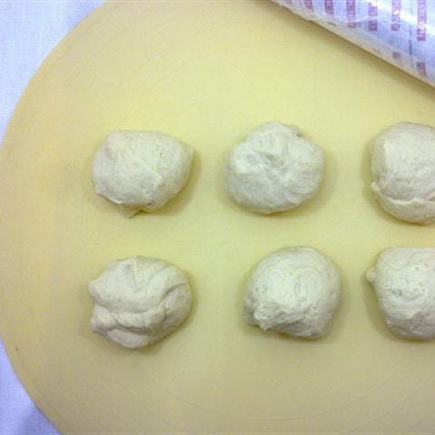 Cách làm bánh mì dừa nhân chocolate