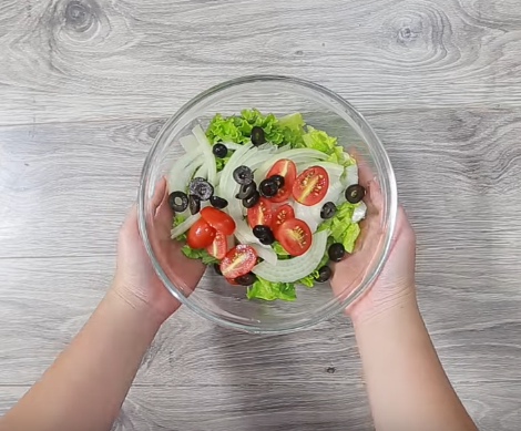 Bánh mì gà nướng phô mai béo ngậy, cay tê đầu lưỡi "phá đảo" thế giới bánh mì