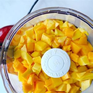 Cách làm bánh mì gà với sốt xoài