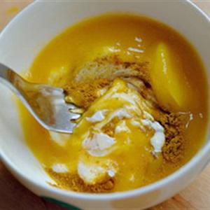 Cách làm bánh mì gà với sốt xoài