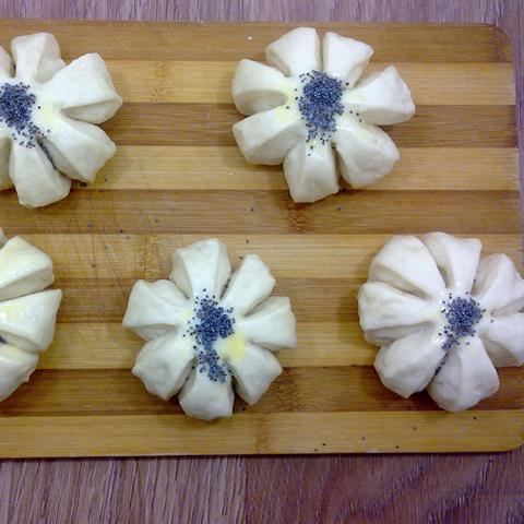 Cách làm bánh mì hình bông hoa