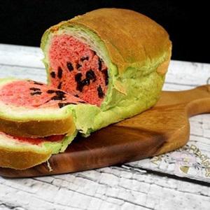 Cách làm bánh mì hình dưa hấu