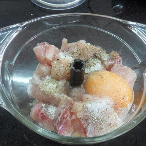 Cách làm bánh mì kẹp cá chiên