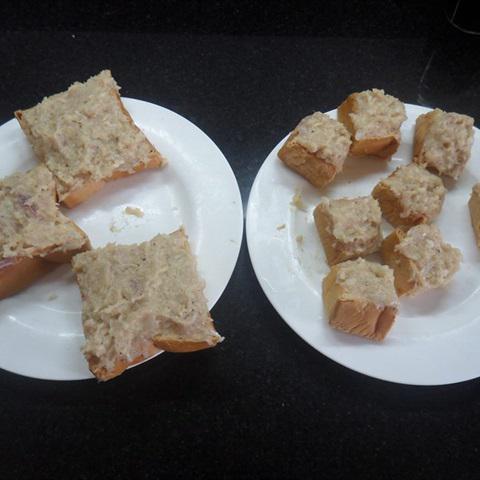 Cách làm bánh mì kẹp cá chiên