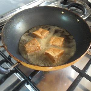 Cách làm bánh mì kẹp cá chiên