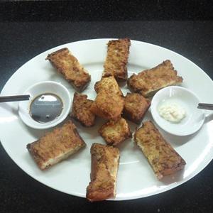 Cách làm bánh mì kẹp cá chiên