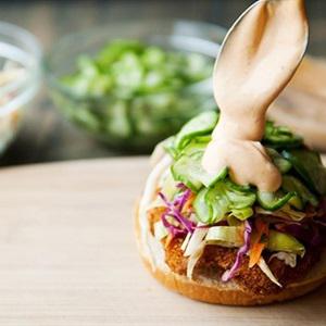 Cách làm bánh mì kẹp gà rán