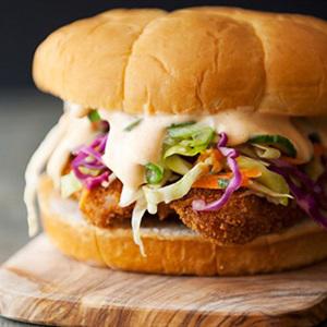 Cách làm bánh mì kẹp gà rán